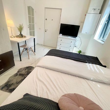 Cozy Central Studio Near Park Bukarest Exteriör bild
