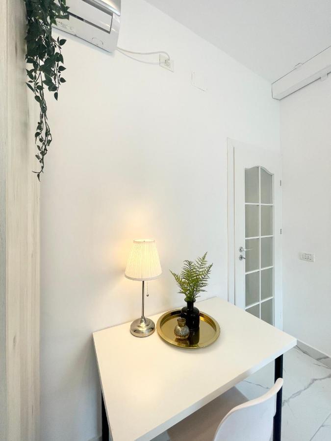 Cozy Central Studio Near Park Bukarest Exteriör bild