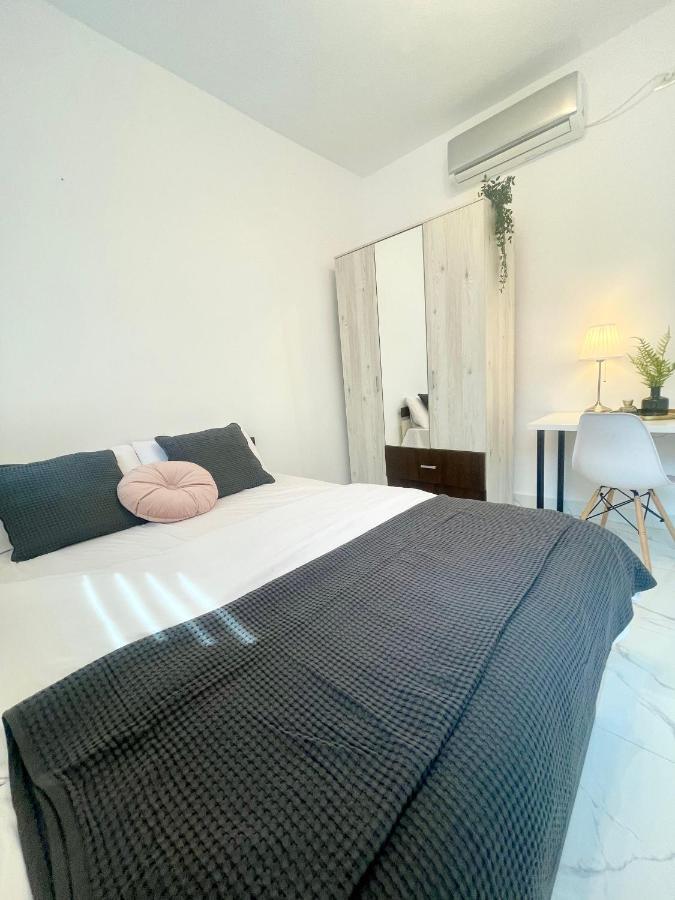Cozy Central Studio Near Park Bukarest Exteriör bild