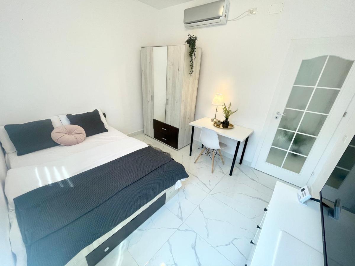 Cozy Central Studio Near Park Bukarest Exteriör bild